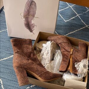 Jessica Simpson Spotted Tan Ankle Boots